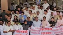 मुंबई: विधान भवन की सीढ़ियों पर सत्ताधारी दल, छत्रपति शिवाजी महाराज के सम्मान में लगाए नारे
