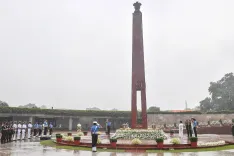 How Does President Murmu Honor the Brave Sons of Mother India on Vijay Diwas?