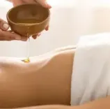 नाभि चिकित्सा : तनाव, चेहरे पर झुर्रियां या पेट दर्द, दो बूंद तेल लगाने से दूर होंगी कई समस्याएं 