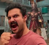'नई नवेली' में राजा अवस्थी बने आदिनाथ कोठारे: साढ़े चार घंटे का मेकअप, सिलिकॉन सूट और गर्मी में एक्शन