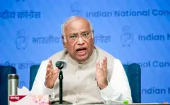 'नाकामियों पर पर्दा डालने के लिए रोज नए कार्यक्रम और नारे', भाजपा के 'संविधान हत्या दिवस' मनाने को लेकर खड़गे का पलटवार