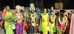 नमक्कल में दशहरा उत्सव: किन्नर समुदाय ने देवी काली रूप धारणकर 'तीचट्टी' के साथ पूरी कीं मन्नतें