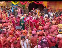 बरसाना में लठामार होली: नंदगांव के हुरियारों पर प्रेम की बौछार