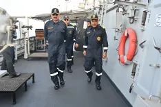 क्या नौसेना प्रमुख ने समुद्र में पूर्वी बेड़े की परिचालन तैयारियों की समीक्षा की?