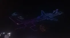 नवी मुंबई इंटरनेशनल एयरपोर्ट के ऑपरेशनल लॉन्च से पहले ड्रोन ने आसमान को किया रोशन 