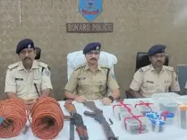 झारखंड पुलिस की नक्सलियों के खिलाफ बड़ी कामयाबी, भारी मात्रा में हथियार बरामद