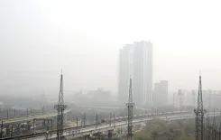 दिल्ली-एनसीआर में मौसम की मार: सुबह की धुंध, दिन में गर्मी और जहरीली हवा