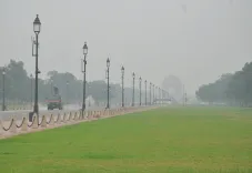 क्या एनसीआर में ठंड का असर बढ़ रहा है, स्मॉग और फॉग से सामना कैसे करें?