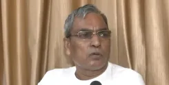 योगी के 'बाबर-सपा' बयान पर सियासत: एनडीए ने किया समर्थन, कांग्रेस बोली — बाबर के वंशज BJP में