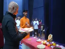 नीता अंबानी सांस्कृतिक केंद्र की तीसरी वर्षगांठ: अनुपम खेर ने किया नाटक 'कुछ भी हो सकता है' का प्रदर्शन