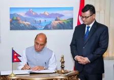 नेपाल बाढ़: रक्षा मंत्री राजनाथ सिंह ने दूतावास में शोक-पुस्तिका पर किए हस्ताक्षर, 903 शव बरामद