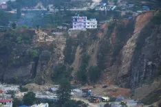 क्या नेपाल में भूस्खलन ने 14 लोगों की जान ले ली? चार पर्वतारोही लापता