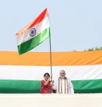 'हर घर तिरंगा' अभियान: नितिन नवीन और अमित शाह ने नई दिल्ली आवास पर फहराया राष्ट्रध्वज