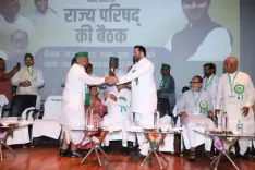 नीतीश भाजपा की गोद में हैं, इसलिए 20 साल से मुख्यमंत्री हैं : मंगनीलाल मंडल