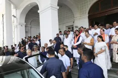 बिहार के मुख्यमंत्री नीतीश कुमार ने भंग किया मंत्रिमंडल, इस्तीफे की तैयारी