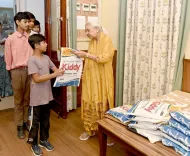 राज्यपाल आनंदीबेन पटेल ने लखनऊ में 108 विद्यार्थियों को बांटी स्कूल यूनिफॉर्म, नियमित उपस्थिति को मिला प्रोत्साहन