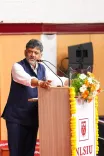 NLSIU दीक्षांत समारोह में CM शिवकुमार की चेतावनी: लोकतंत्र की परीक्षा, संस्थाएं दबाव में