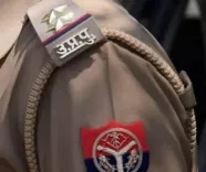 क्या नोएडा में चार सब-इंस्पेक्टर, एक हेड कांस्टेबल और एक कांस्टेबल सस्पेंड हुए?