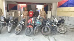 नोएडा में अंतर्राज्यीय वाहन चोर गिरोह गिरफ्तार: 7 मोटरसाइकिल, 1 स्कूटी और चाकू बरामद
