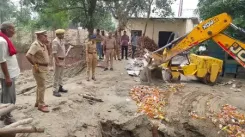 नोएडा: कोर्ट के आदेश पर 29 मामलों में जब्त 547 लीटर अवैध शराब नष्ट