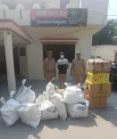 नोएडा में अवैध पटाखों पर पुलिस की कार्रवाई, तीन आरोपी गिरफ्तार, भारी मात्रा में बरामदगी