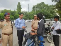 नोएडा में बिना परमिट निजी वाहनों के व्यावसायिक उपयोग पर सख्ती, काटे गए चालान