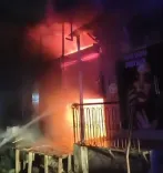 नोएडा के सेक्टर-66 में जूते की दुकान में भड़की आग, दमकल टीम ने रात 10:48 बजे पाया काबू