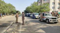 नोएडा में औद्योगिक क्षेत्र में तनाव के बाद सुरक्षा सख्त: 300 से अधिक हिरासत में