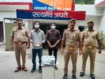 नोएडा में 49 चोरी के मोबाइल के साथ दो शातिर गिरफ्तार, दो चाकू भी बरामद