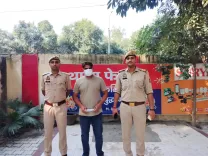नोएडा: NDPS मामले में एक साल फरार ₹25,000 के इनामी शादाब को पुलिस ने सेक्टर-80 से दबोचा