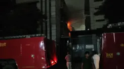 नोएडा सेक्टर-63 की शू फैक्ट्री में भीषण आग, 4 दमकल गाड़ियाँ मौके पर तैनात