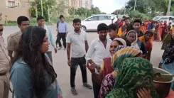 नोएडा : यमुना नदी का जलस्तर बढ़ा, जिलाधिकारी मेधा रूपम ने प्रभावित क्षेत्रों का किया निरीक्षण