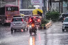 ओडिशा में 48 घंटे का रेड अलर्ट: अत्यधिक भारी बारिश की चेतावनी, दिल्ली-एनसीआर में 2-3 दिन शुष्क मौसम