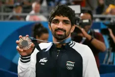 ओलंपिक पदक विजेता अमन सहरावत को भारतीय कुश्ती महासंघ ने किया निलंबित  