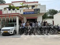नोएडा पुलिस ने 4 अंतरराज्यीय वाहन चोर दबोचे, 12 बाइक और वैगनार कार बरामद