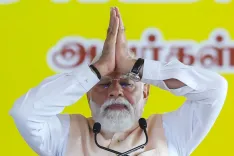 तमिलनाडु में सत्ता परिवर्तन की संभावनाएँ, केरल में एलडीएफ और यूडीएफ के बीच टकराव