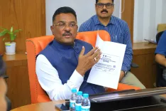 Over 1 lakh non-Marathi drivers complete Marathi lessons ahead of Aug 16 mandate