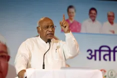 क्या पेसमेकर ट्रांसप्लांट के बाद कांग्रेस अध्यक्ष मल्लिकार्जुन खड़गे को मिली अस्पताल से छुट्टी?
