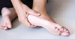 पैरों में दिखते हैं खराब ब्लड सर्कुलेशन के संकेत, जानिए कैसे पहचानें