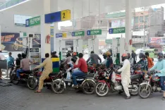 Pakistan cuts fuel for state vehicles as Gulf supply disruptions push prices higher