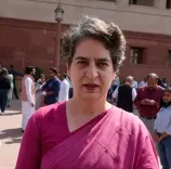 प्रियंका गांधी ने पाकिस्तान को मध्यस्थता का मौका मिलने पर सरकार को घेरा