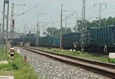पलामू में कोयला मालगाड़ी के 12 डिब्बे पटरी से उतरे, मुख्य रेल लाइनें अप्रभावित