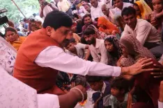 पंधाना हादसे के पीड़ितों से मिलने पहुंचे सीएम मोहन यादव, राहत कार्य में योगदान के लिए पुरस्कार की घोषणा