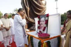 क्या पंडित दीनदयाल उपाध्याय की जयंती पर भाजपा नेताओं ने उन्हें श्रद्धांजलि अर्पित की?