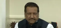 पृथ्वीराज चव्हाण का सरकार पर हमला: पेपर लीक माफिया, ऑपरेशन सिंदूर जांच और नासिक कुंभ के ₹35,000 करोड़ पर सवाल