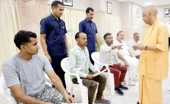 योगी का जनता दर्शन: लखनऊ में सुनीं फरियाद, अधिकारियों को समयबद्ध निस्तारण के निर्देश