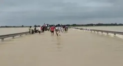 पश्चिम बंगाल के मिदनापुर में बारिश बनी आफत, कई इलाकों में बाढ़ की स्थिति 