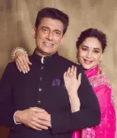माधुरी दीक्षित ने पति डॉ. श्रीराम नेने संग रोमांटिक तस्वीरें शेयर कीं, लिखा दिल छू लेने वाला संदेश
