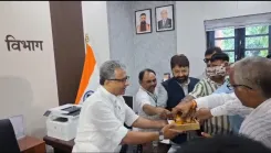 पटना नगर निगम सफाईकर्मियों की 8 दिन की हड़ताल खत्म, मंत्री नीतीश मिश्रा से वार्ता में बनी सहमति