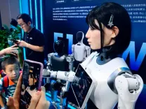 पेइचिंग : 2025 विश्व रोबोट सम्मेलन संपन्न